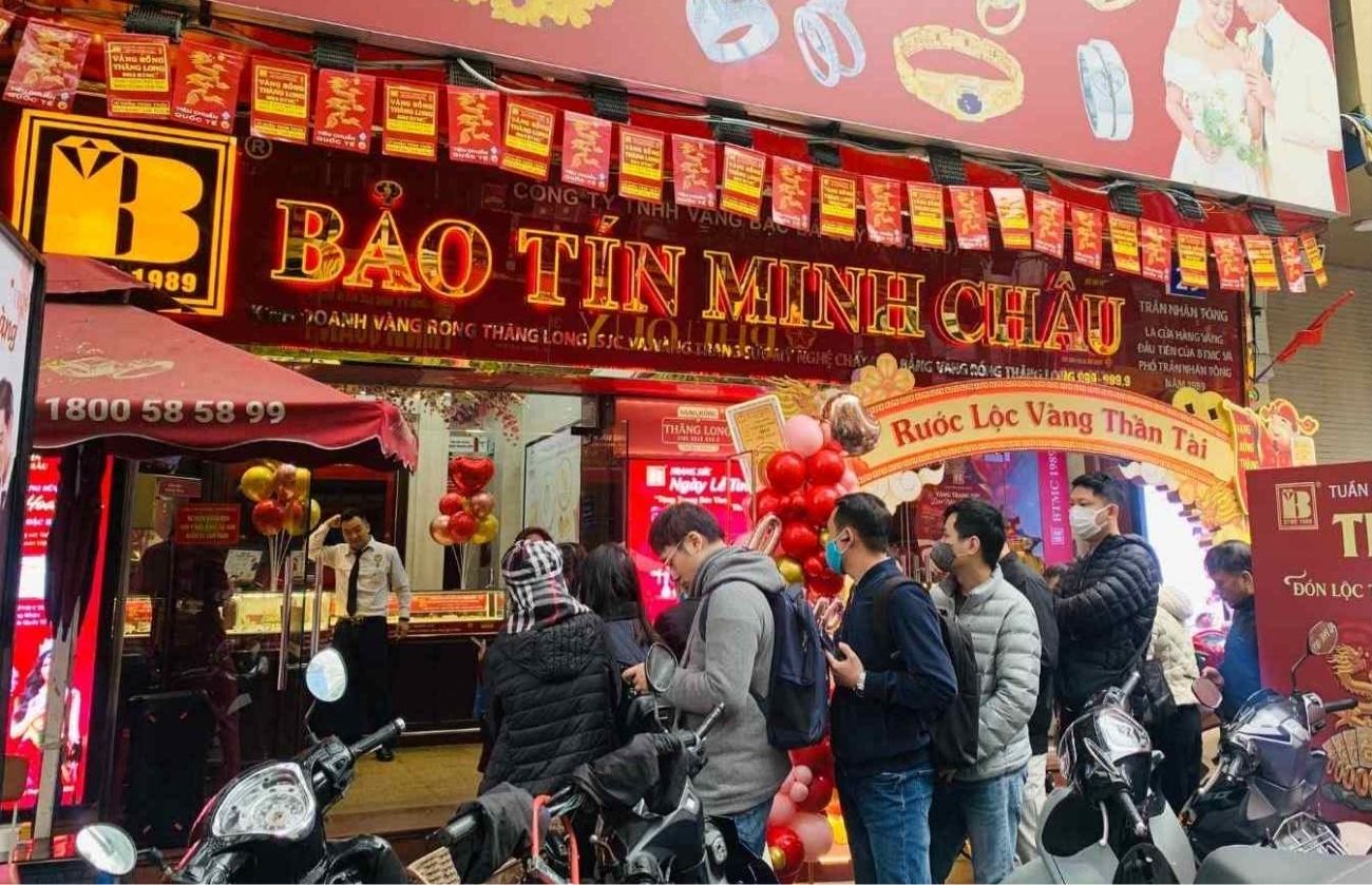 Tiệm vàng BTMC thường xuyên đông nghẹt khách